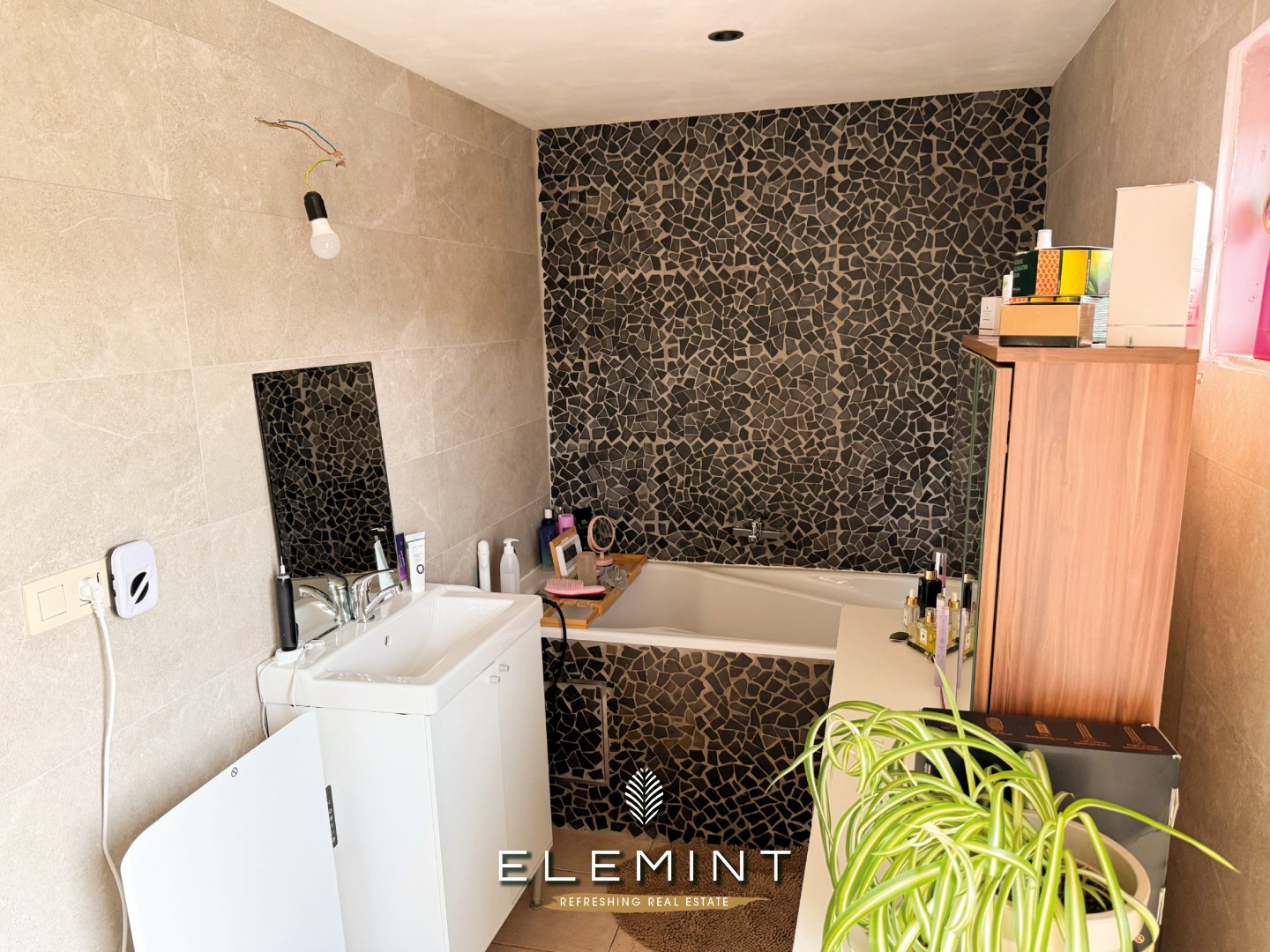 Heel rustig gelegen gezellige woning te Hillegem 