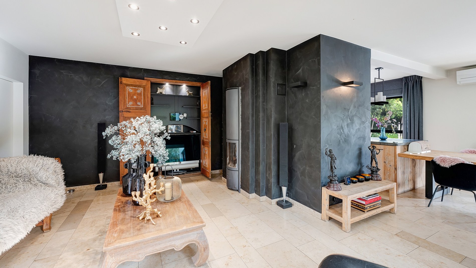 Schitterende villa met zwembad gelegen in residentiële wijk te Knokke. 