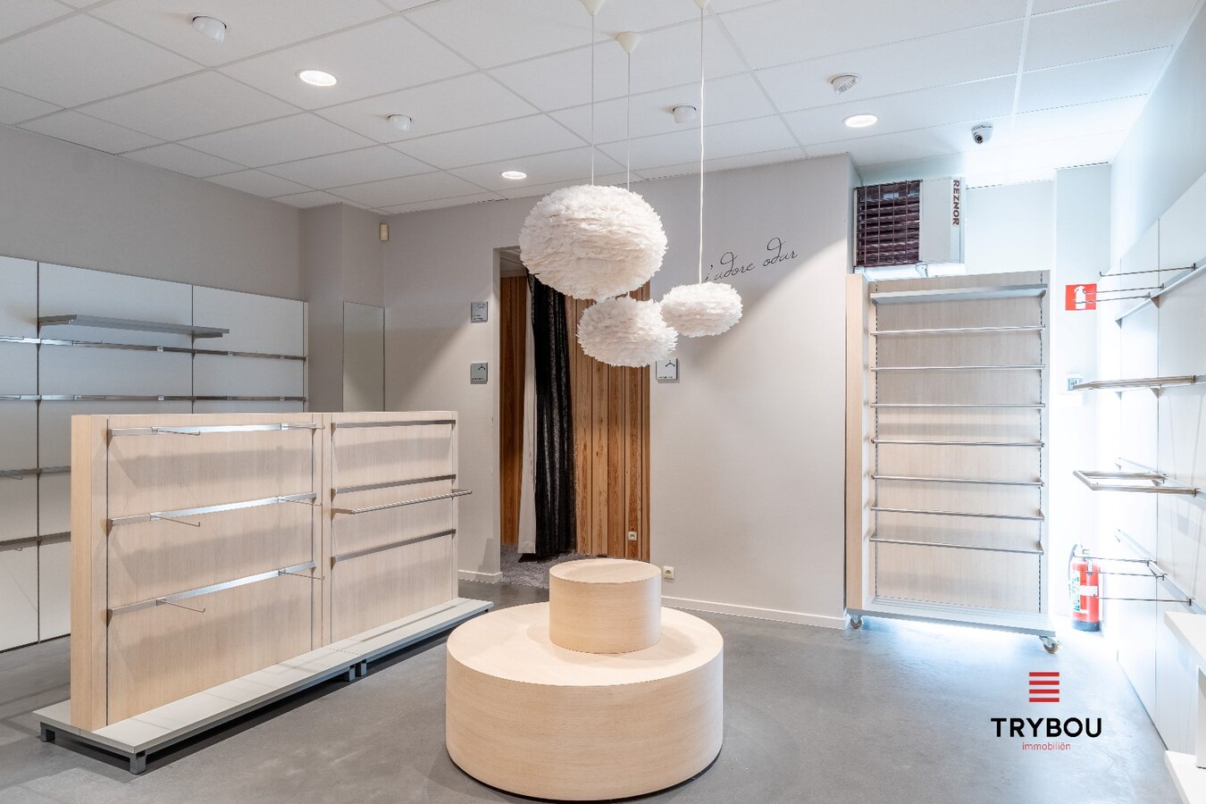 Te koop handelszaak + woning 