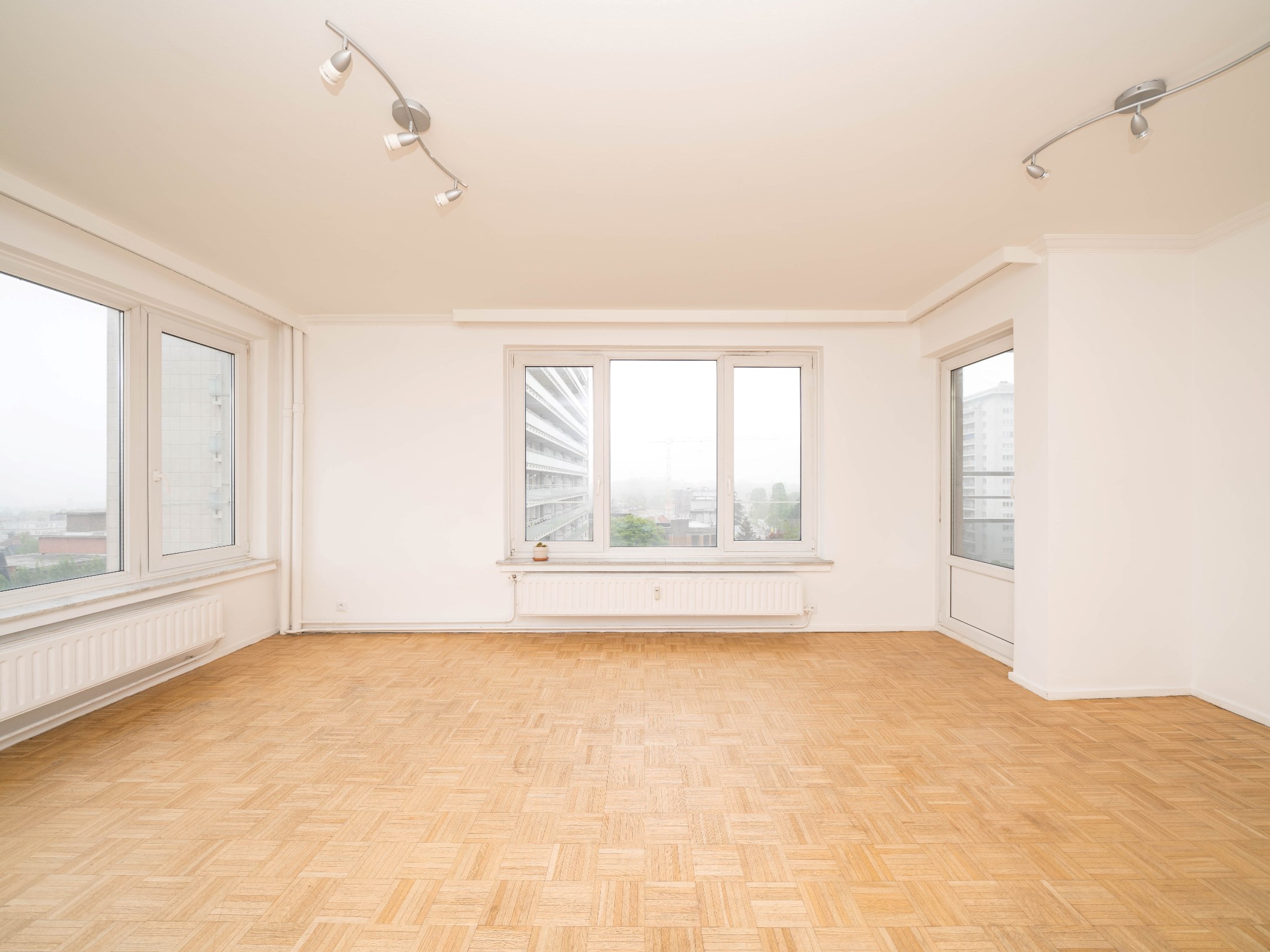 Lichtrijk appartement met 2 kamers en garagebox 