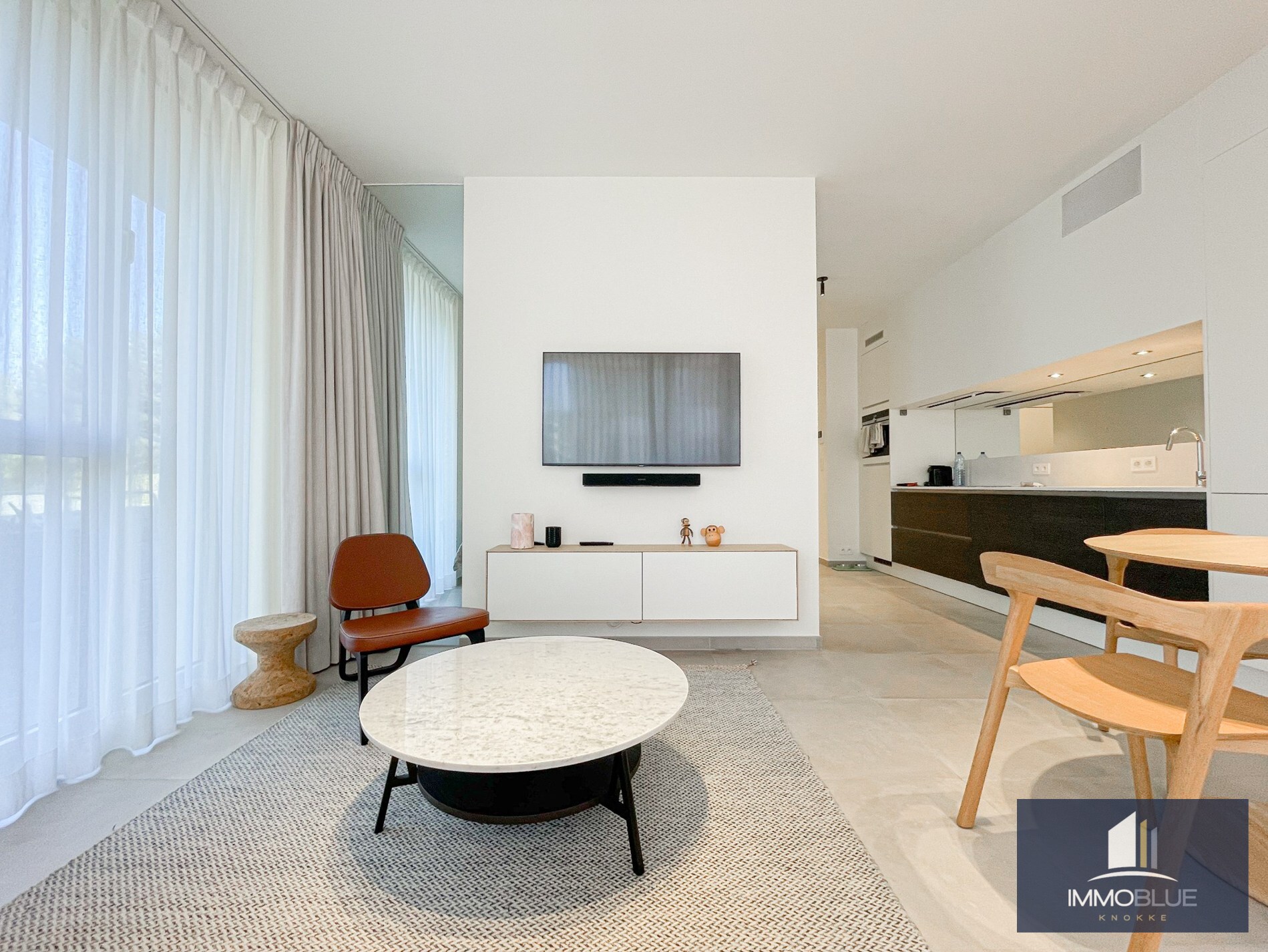 Subliem smaakvol ingericht hoek appartement gelegen in een recente residentie. 