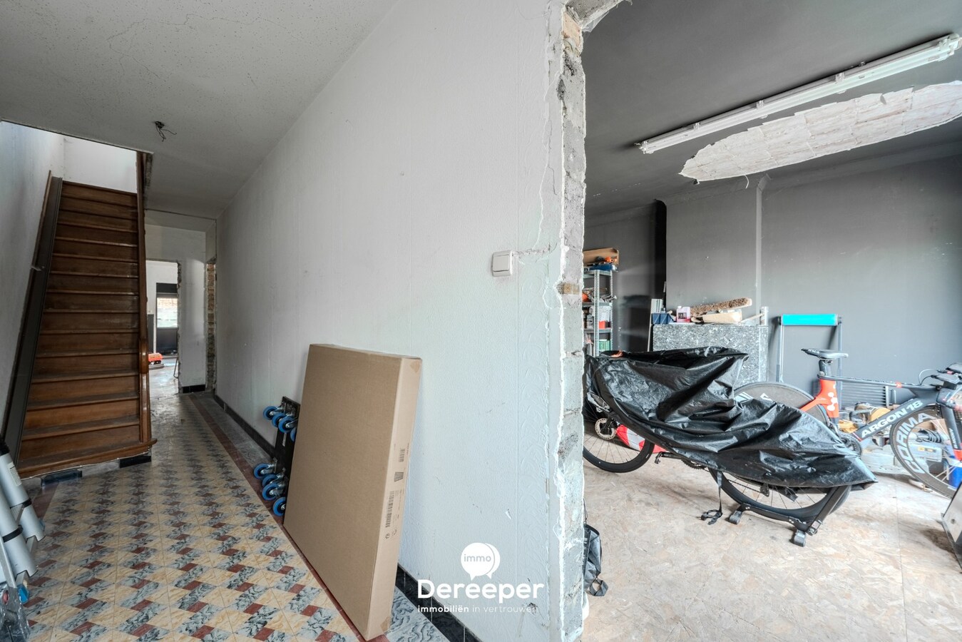 Volledig te renoveren woning met 3 slaapkamers en tal van mogelijkheden 