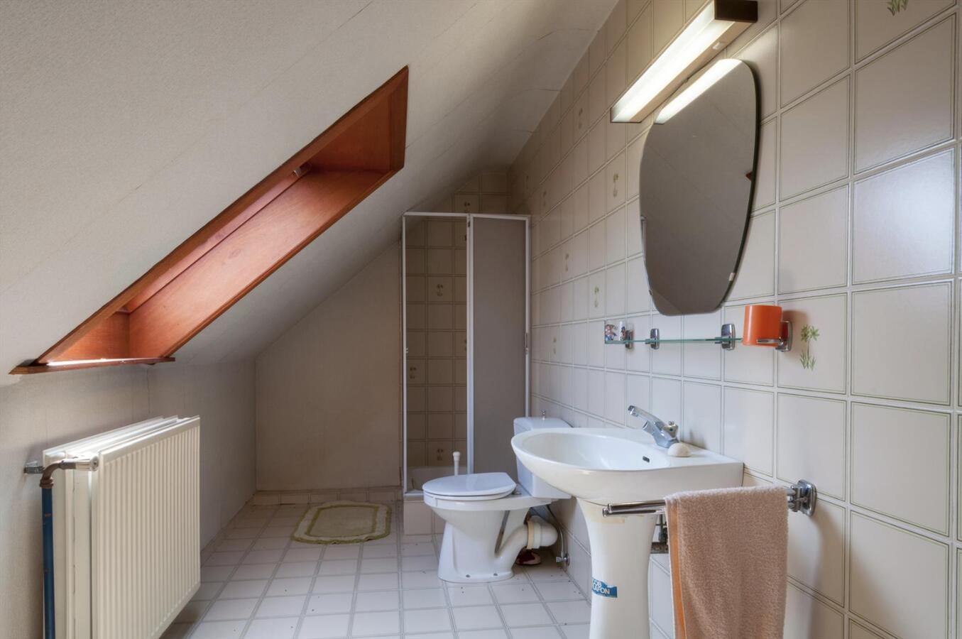 Ruime woning met prachtige tuin en open zicht 