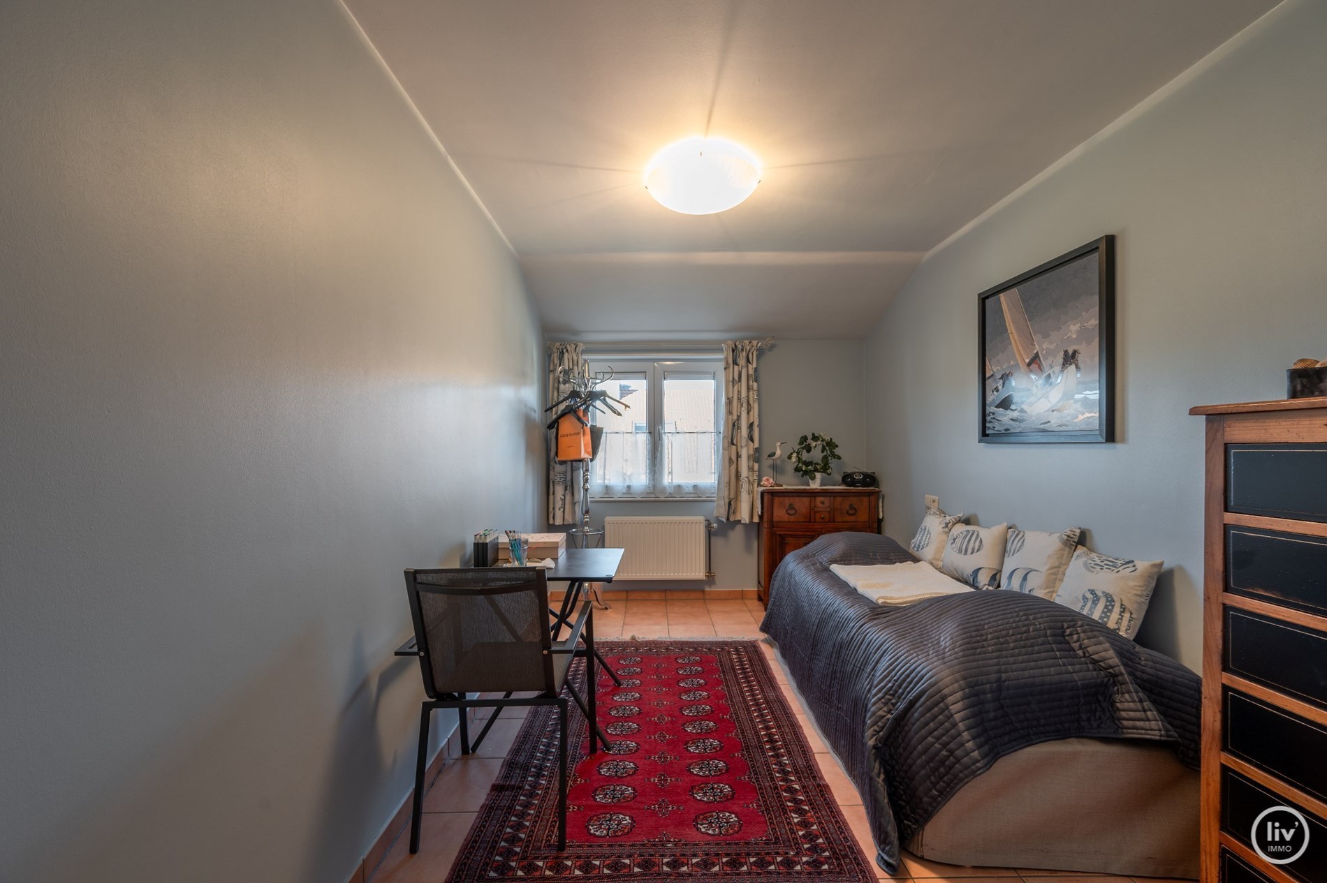 Appartement spacieux avec 3 chambres et 2 salles de bains à Knokke avec vue dégagée sur la rue. 