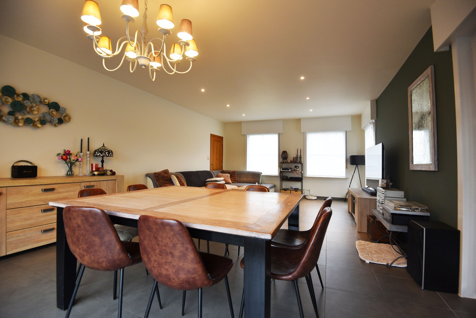 Ruime open bebouwing met 5 slaapkamers te Adegem 