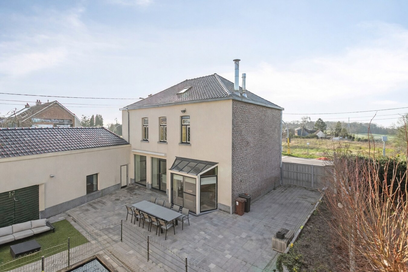 Uitzonderlijke exclusieve herenwoning met verrassende loods van 3 etages 