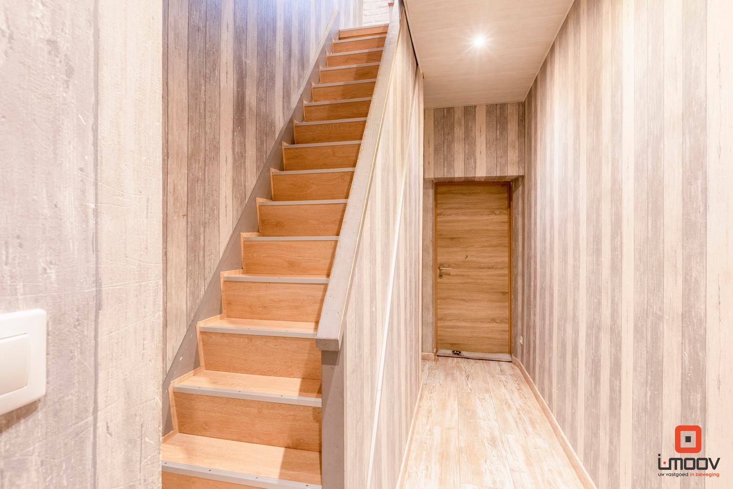 Recent gerenoveerde woning met garage en tuin 