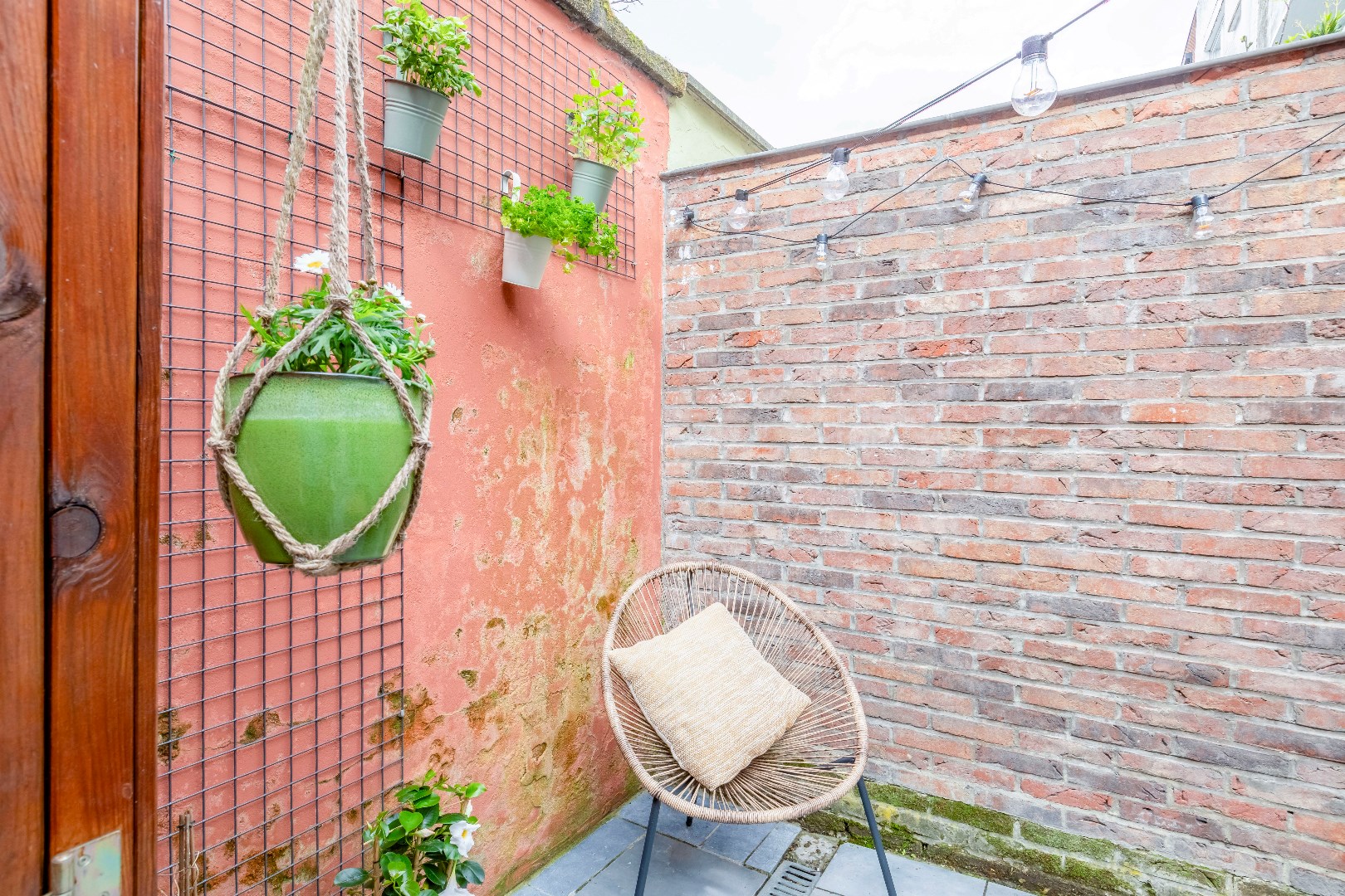 Instapklare woning met 3 slp. en terras te Sint-Amandsberg 