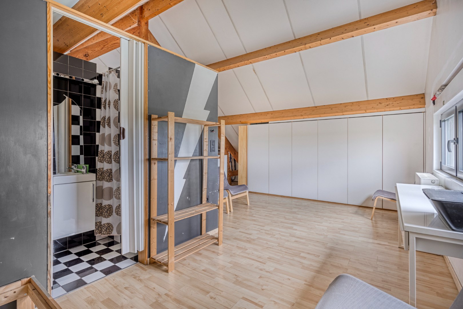 Villa met praktijkruimte op perceel van 1.817m² te Geel 