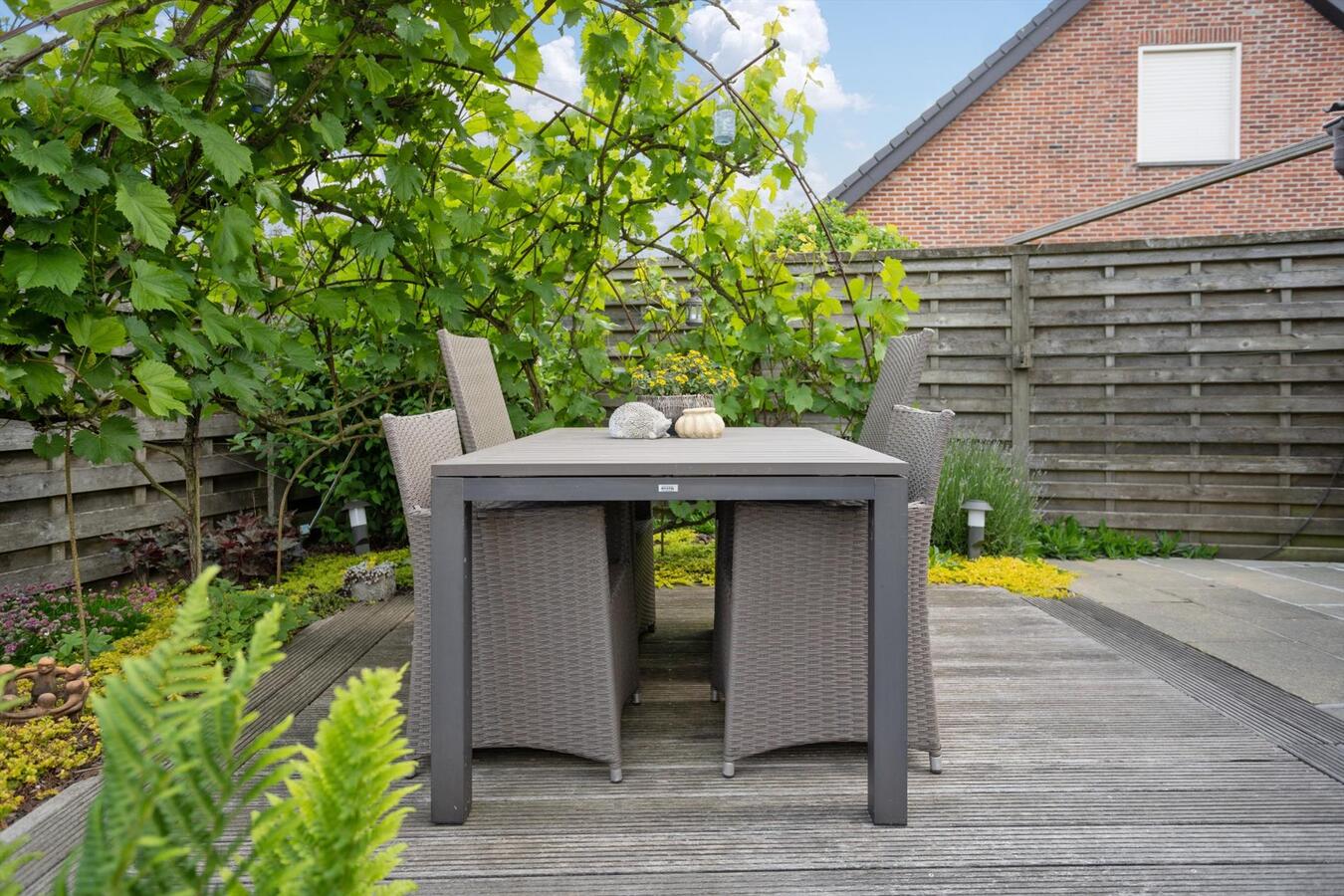 Landelijk gelegen, ruime woning op perceel van 555m² 