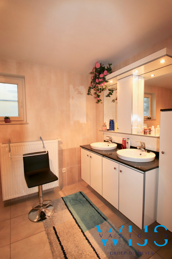 Prachtig gelijkvloers 2 slaapkamerappartement van 119m² te ERTVELDE ! 