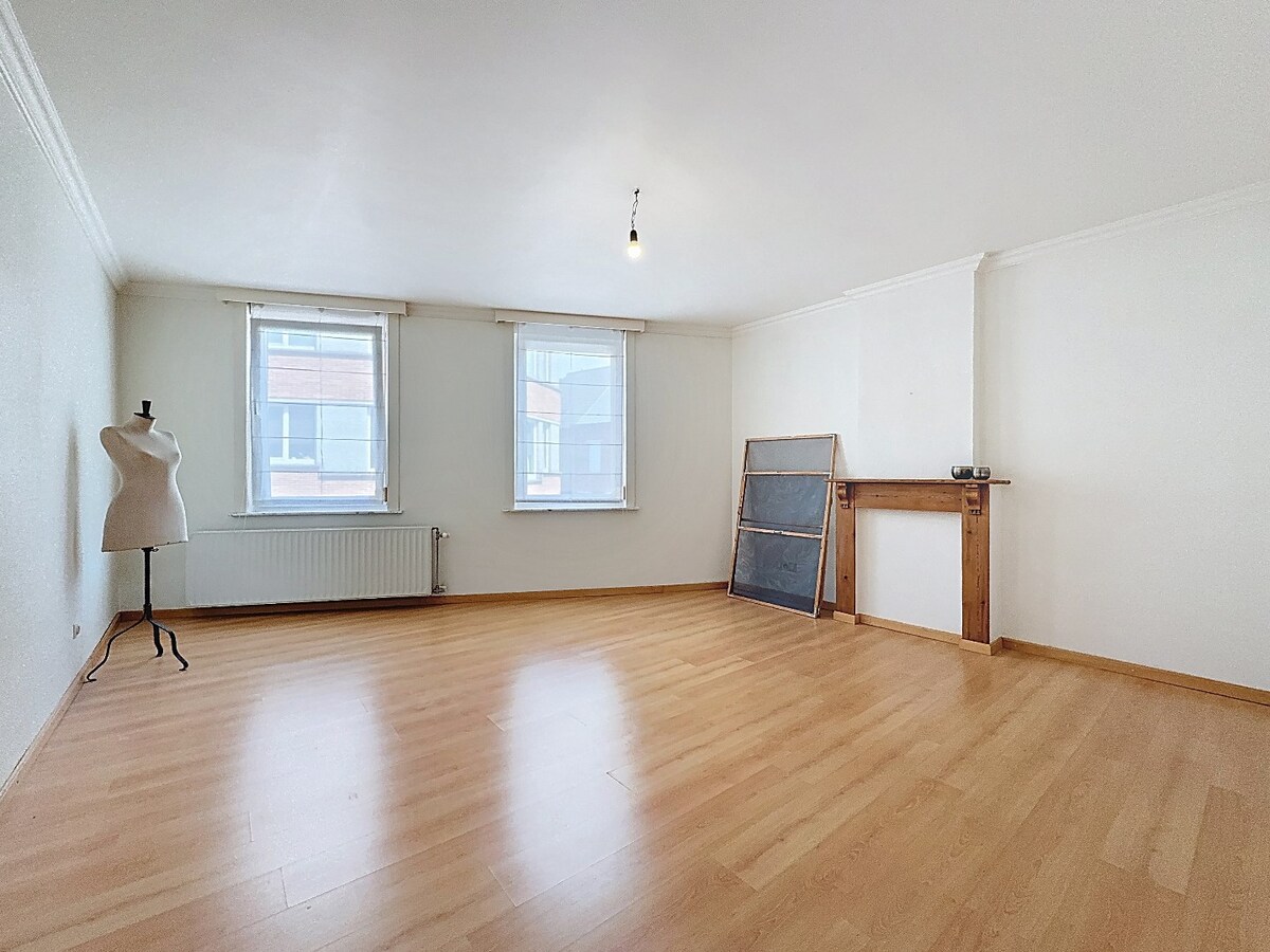 Ruime, instapklare woning met tuin te centrum Zottegem 