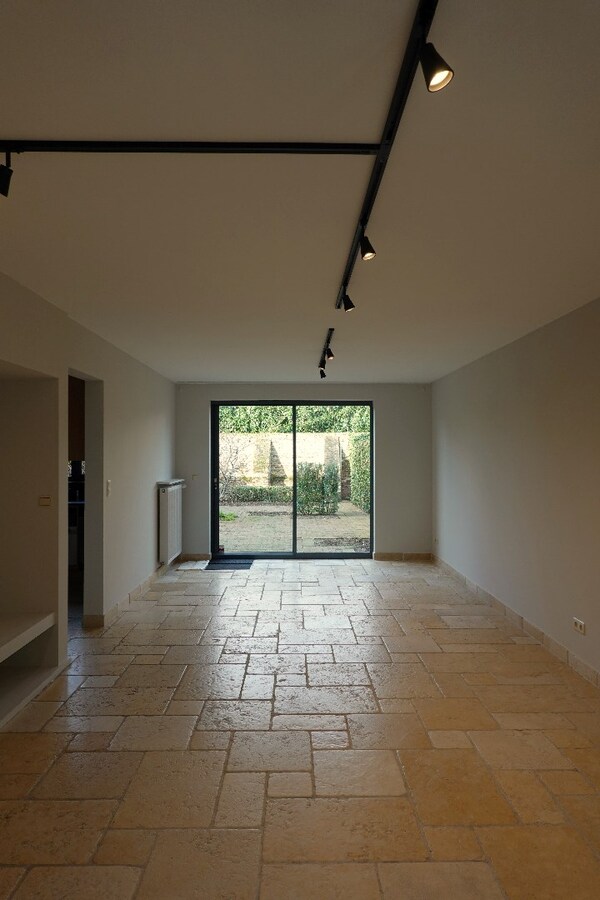 Gerenoveerde stadswoning op uitstekende ligging met binnentuin en garagebox 