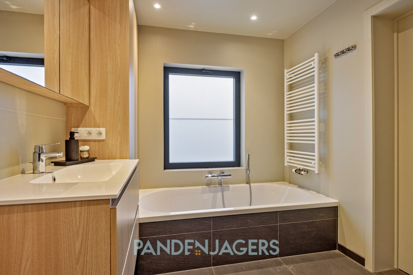 Volledig gerenoveerde woning met 3 slpks te Duffel 