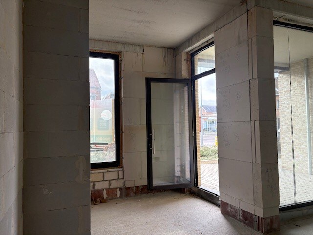 SINT JORIS WINGE HANDELSRUIMTE 71 m2 + terras 