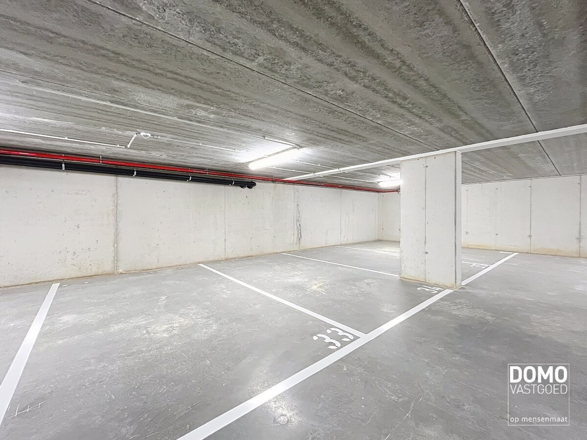 VOLLEDIG AFGEWERKT NIEUWBOUWAPPARTEMENT MET 2 SLAAPKAMERS, TERRAS, ONDERGRONDSE AUTOSTANDPLAATS EN KELDERBERGING IN RESIDENTIE "DE KWINT" TE ZONHOVEN 