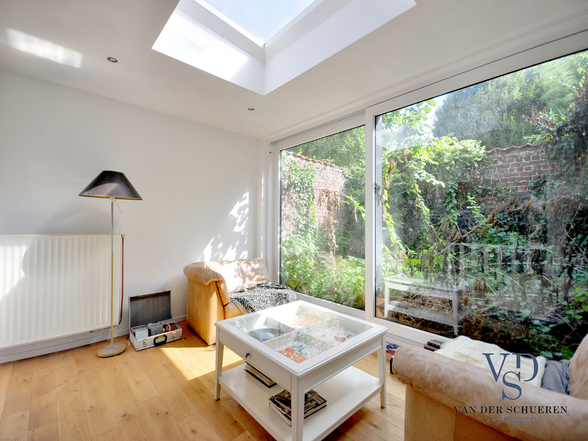 Idyllische woning met schuur. Uitzonderlijk gelegen. 