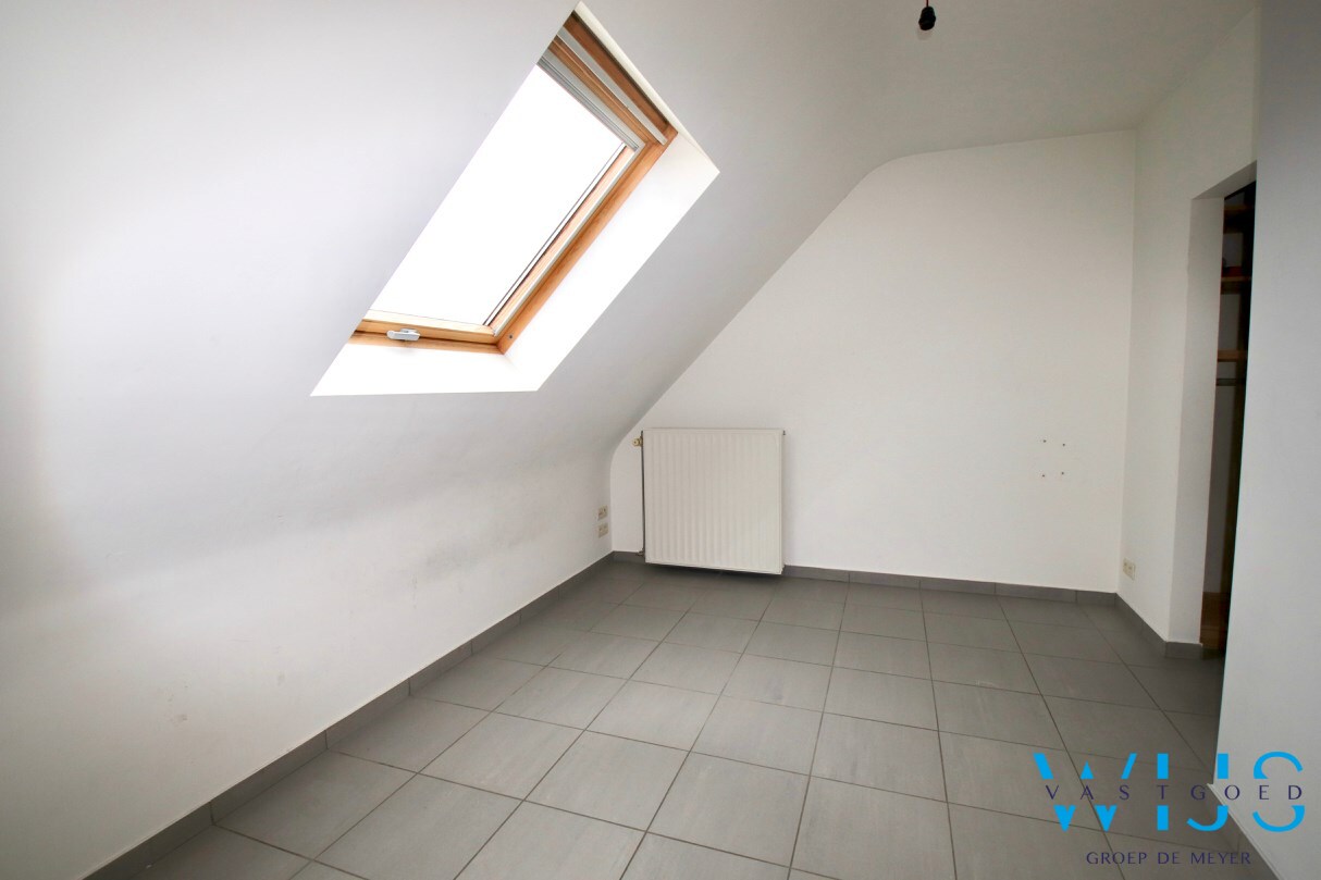 Ruim lichtrijk appartement met 4 slaapkamers te Eeklo ! 