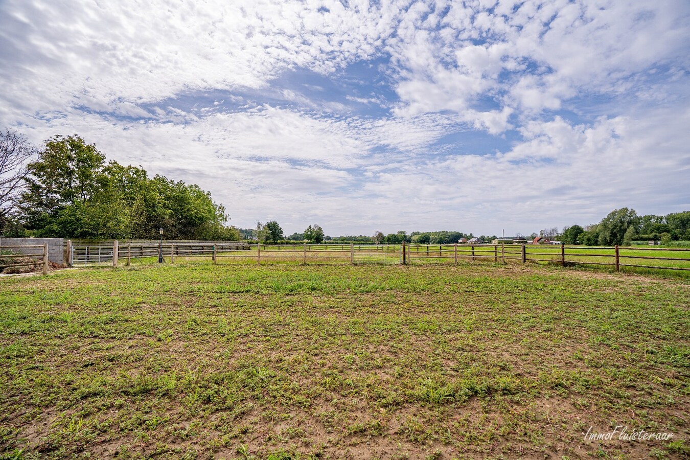 Woning met paardenstallen en loods op ca. 50 are te Rillaar 