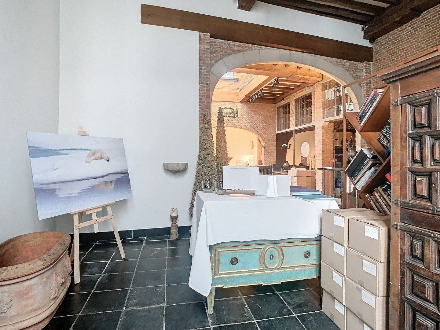 Handelsruimte 100m² in Hartje Antwerpen op steenworp van de Kathedraal. 