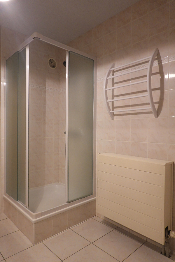 Ruim, instapklaar appartement met garagebox 