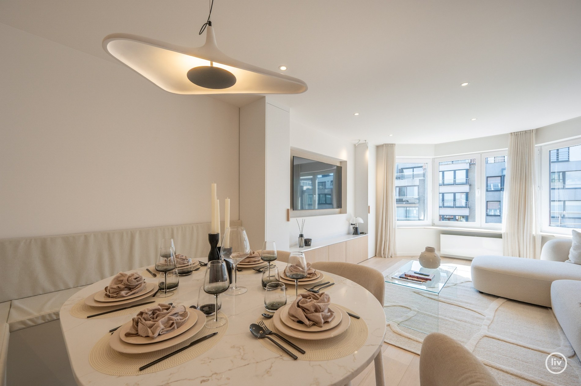 Volledig gerenoveerd en stijlvol appartement in het hart van Knokke in de  Lippenslaan. 