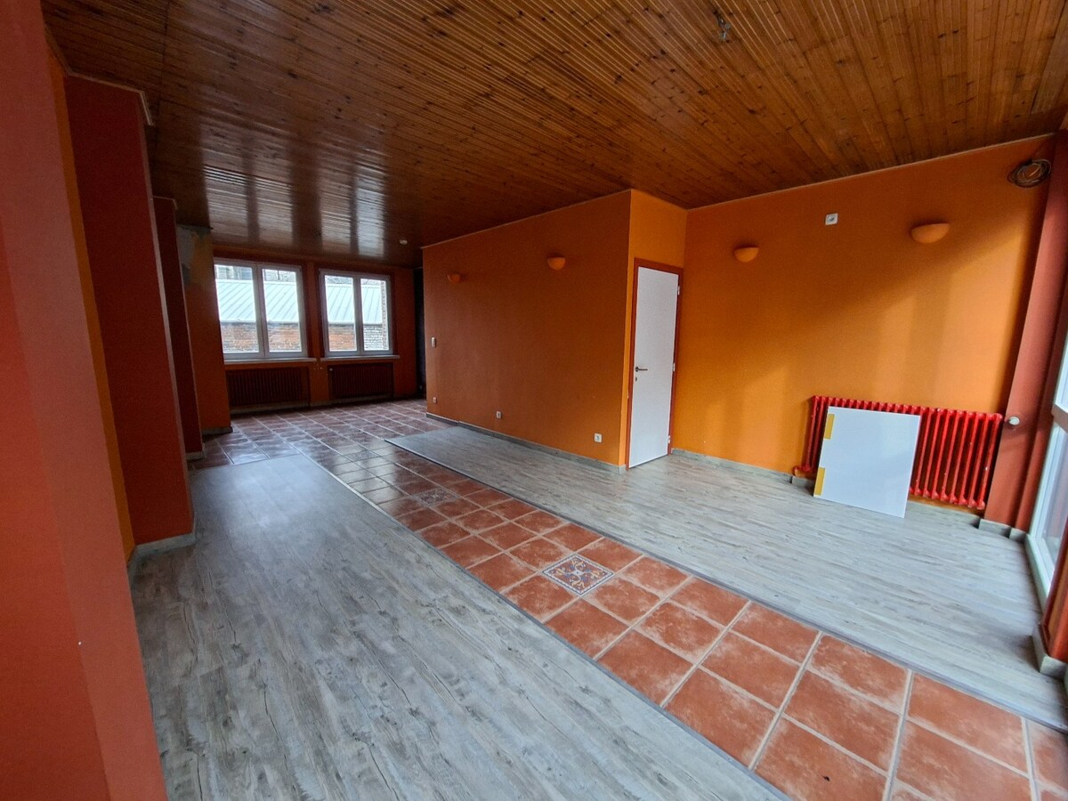 Rue des Maux, la rue des établissements du centre ville de Tournai 