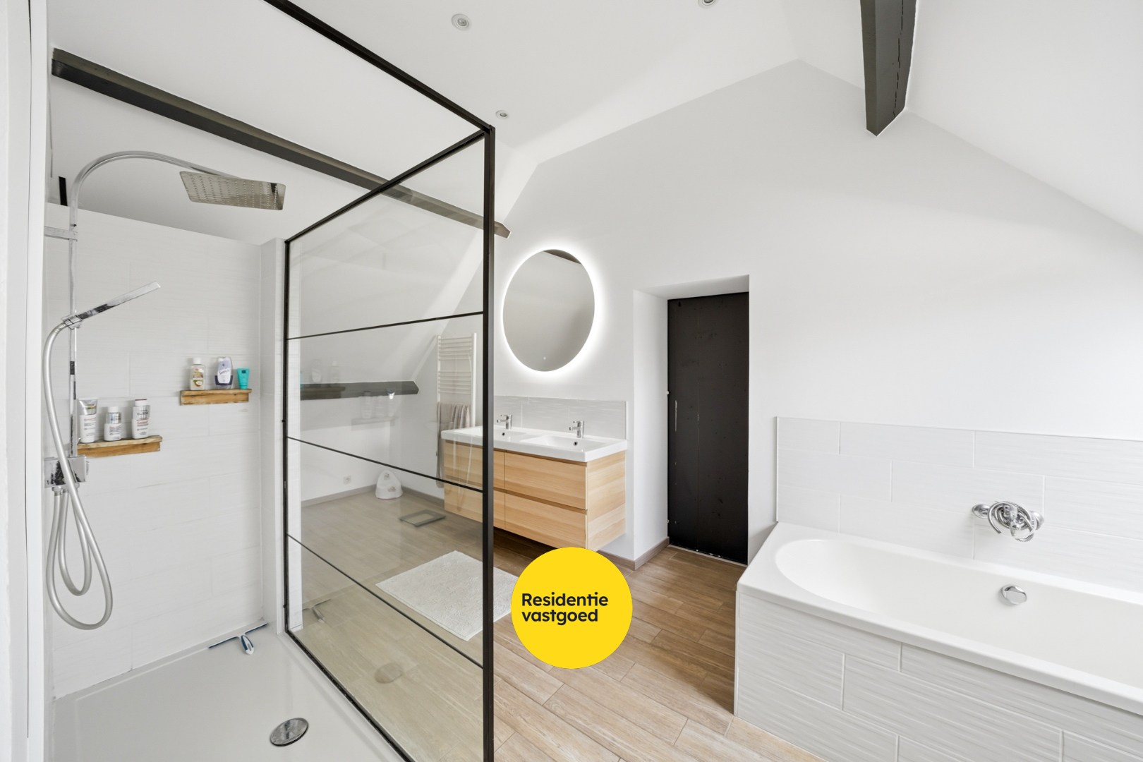 Karaktervolle halfopen bebouwing met multifunctioneel bijgebouw  in Westkerke 