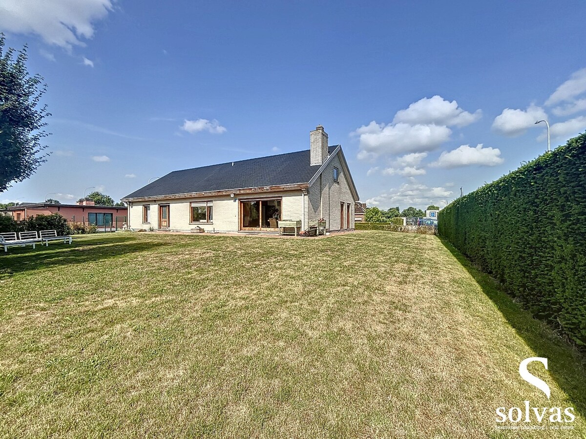 Bungalow met 3 slaapkamers voorzien van zonnepanelen en thuisbatterij! 