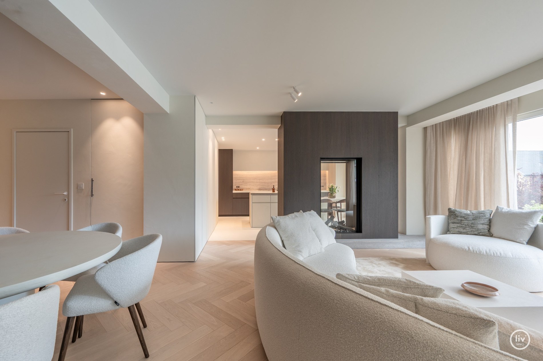 Magnifiek gerenoveerd appartement van 150 m² met open zicht op de Heilighartl kerk – Dumortierlaan, Knokke 