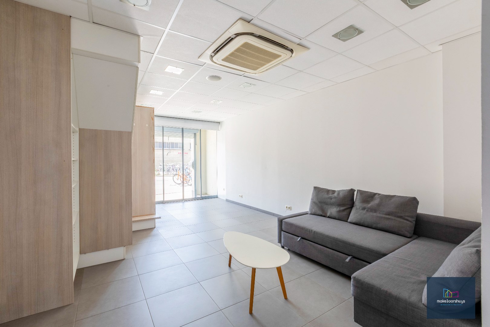 Eigendom met handelsgelijkvloers en duplexappartement 