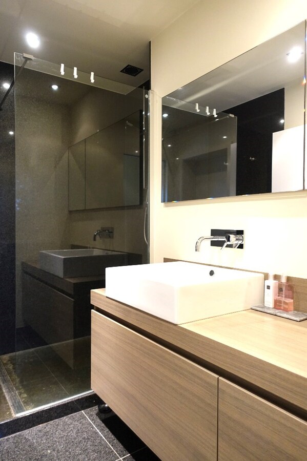 Uitzonderlijk gelegen woning in fermettestijl met bijgebouw (70m²) 