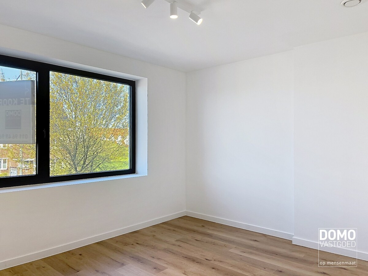 Instapklare totaalrenovatie met luxueuze afwerking, 4 slaapkamers en zuidgerichte tuin 