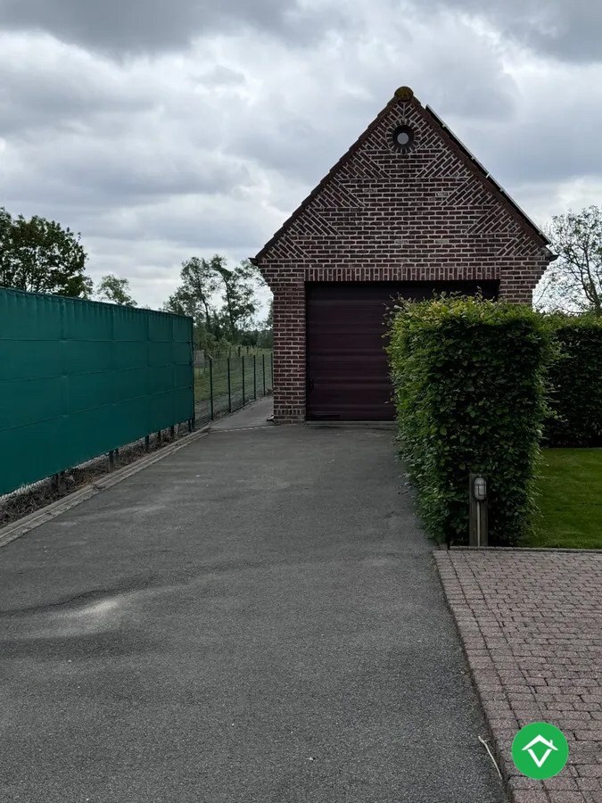 Alleenstaande woning met 4 slaapkamers en garage te Kortemark 