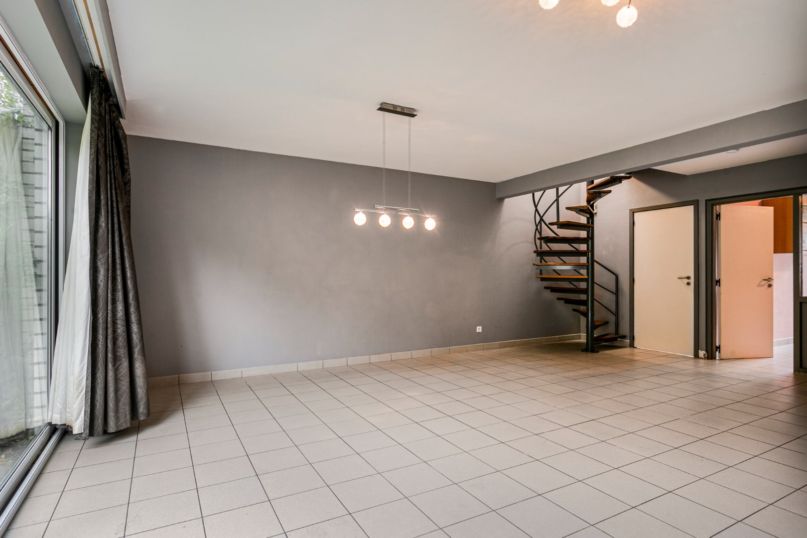 Goed gelegen woning met 3 slaapkamers en parkeerplaats - EPC 204 kWh/m² - bewoonbare oppervlakte 135m² 