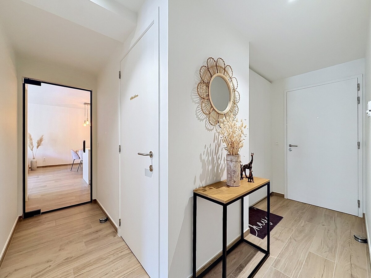 Nieuw appartement met riant terras en garage te centrum Zottegem 