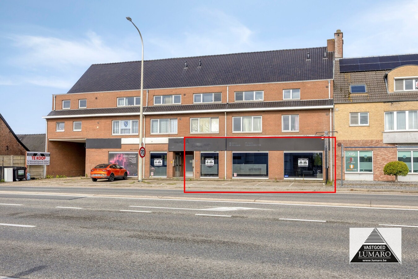 Commercieel gelegen winkel  met  parking 