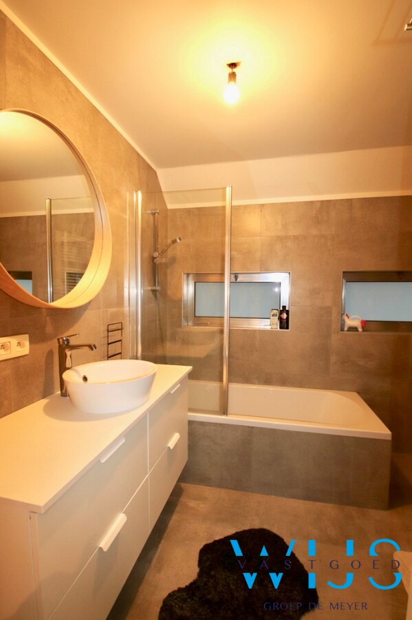 Tof woonhuis met 3 slaapkamers en tuin te Boekhoute ! 