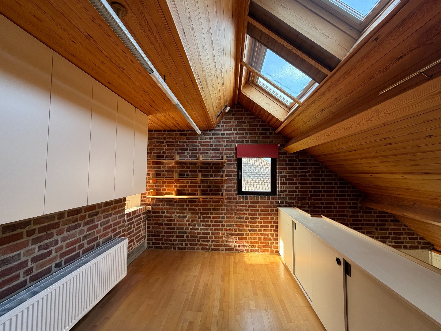 Ruime alleenstaande woning te huur met 3 slaapkamers, garage en tuin – Olmenlaan 99, Zulte 