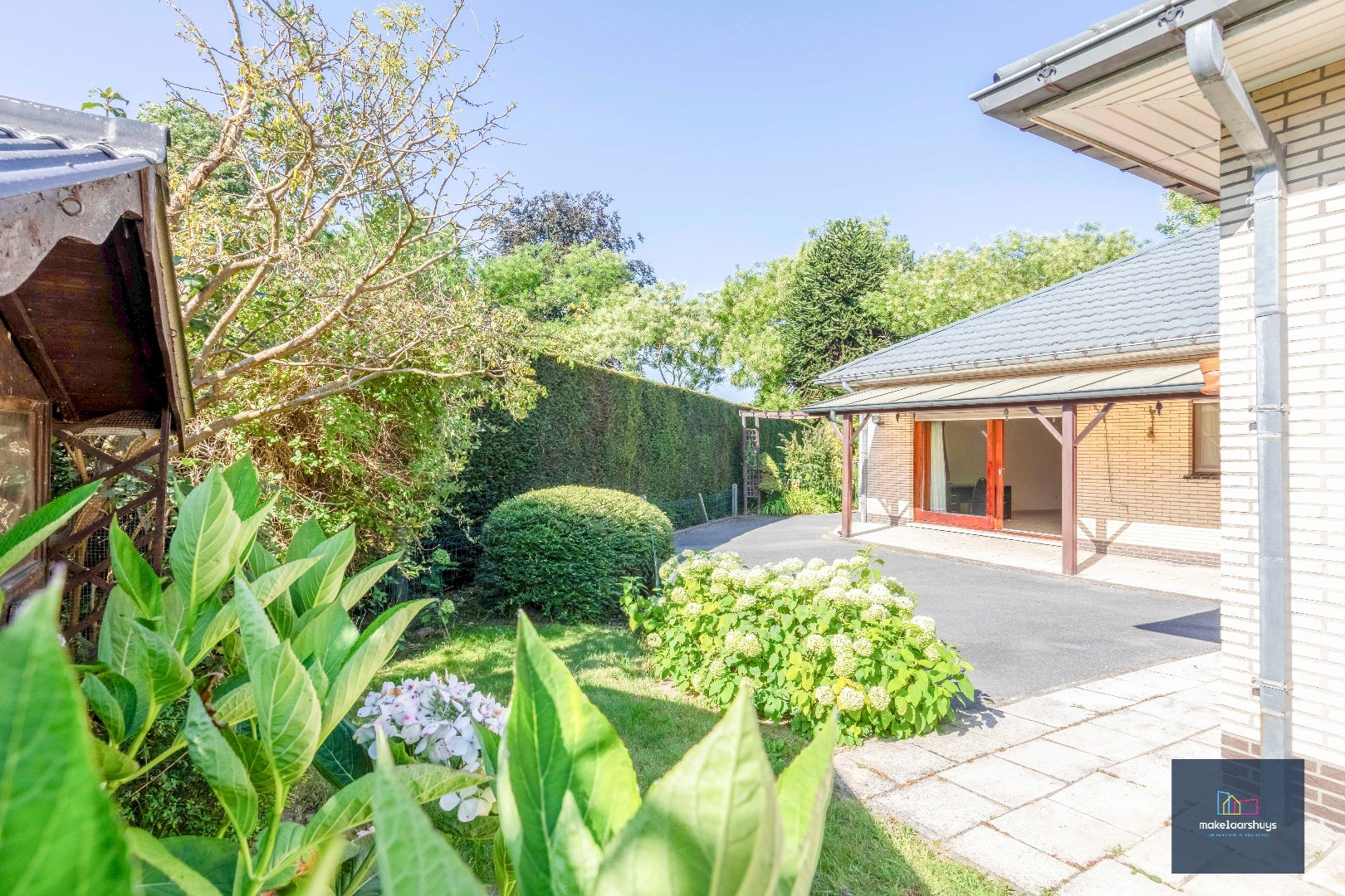 Rustig gelegen ruime bungalow met dubbele garage in Drongen 