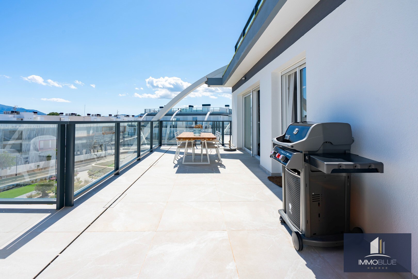 penthouse de luxe avec vue panoramique sur la mer et terrasses très spacieuses 