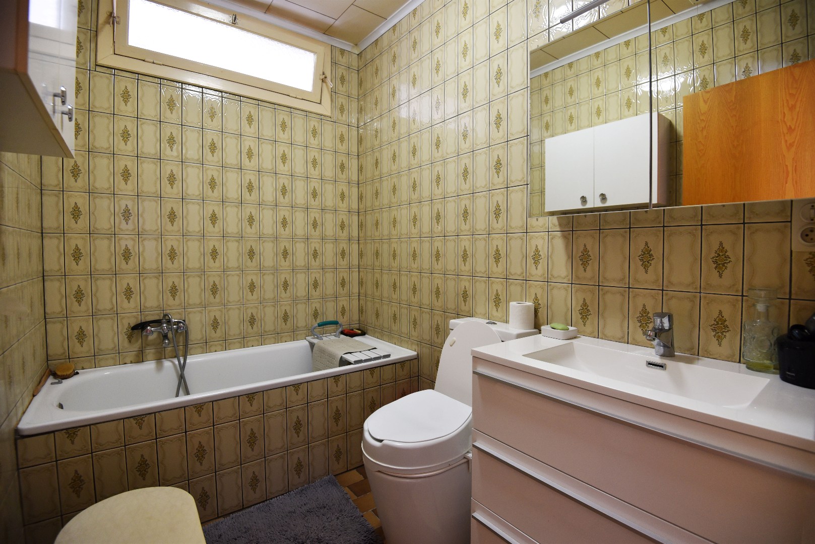 Grondig te renoveren woning  mooi gelegen te Adegem 