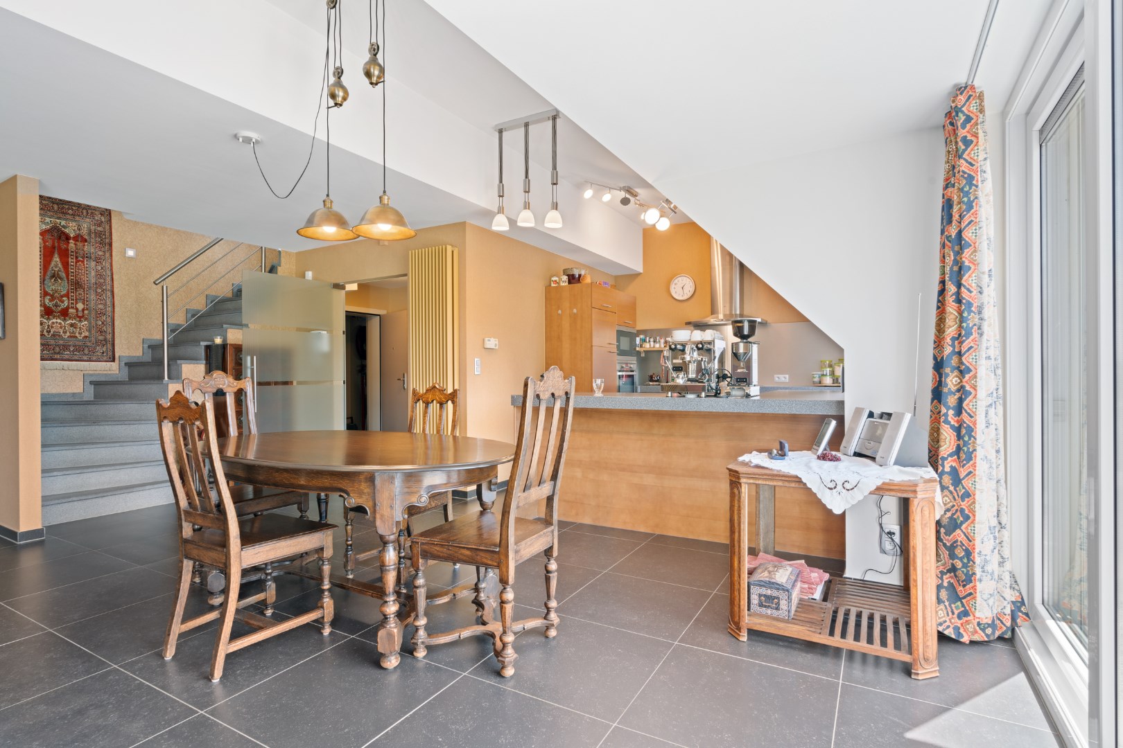 DUPLEX LUXUEUX AVEC 3 CHAMBRES À COUCHER DANS LE CENTRE D'OSTENDE 