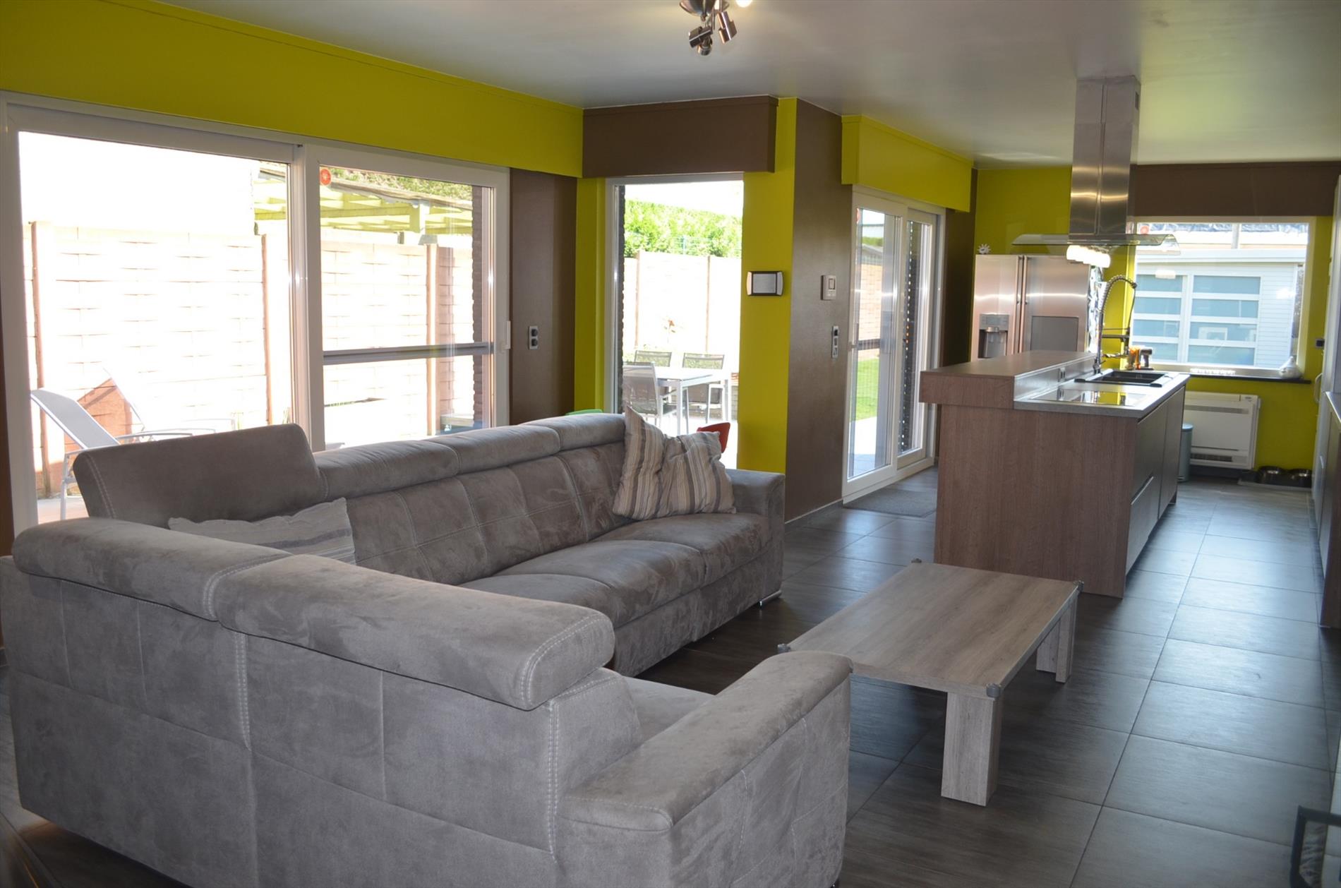 Recente energiezuinige woning met  3 slpks, garage en zuidelijk georiënteerde tuin te Maldegem 