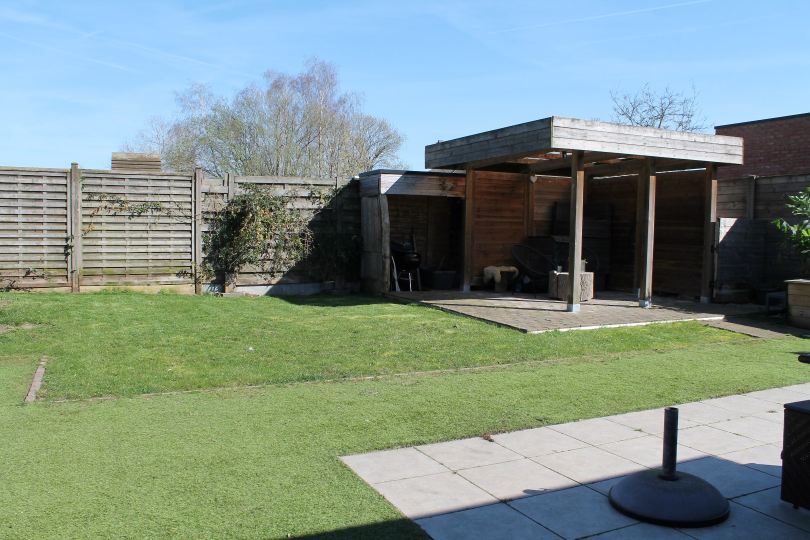 Instapklare woning met 3 slaapkamers, garage en tuin op 496m² 