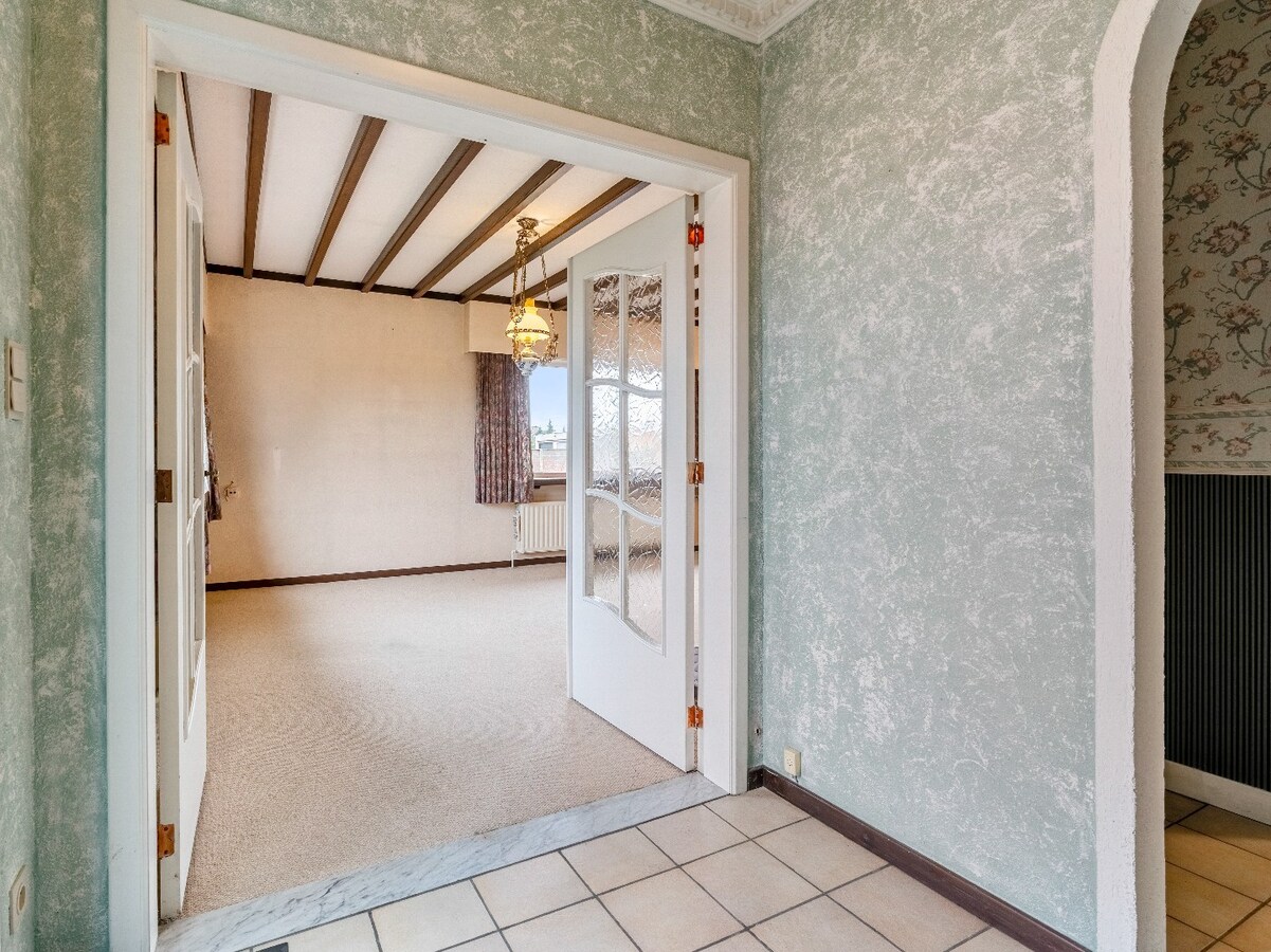 Te renoveren karakteristieke bungalow, 3 Slpk, ruime kelder met garage, op toplocatie 