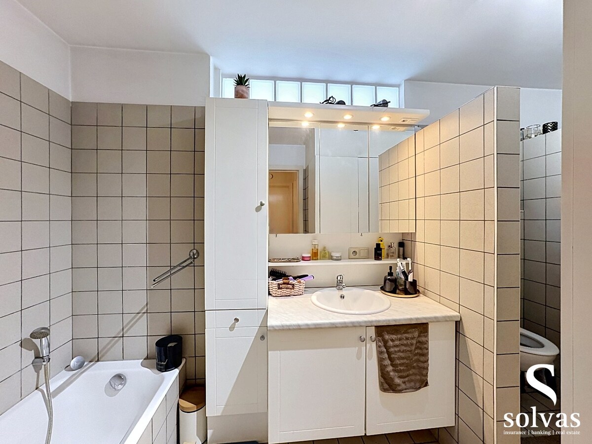 Ruim en lichtrijk appartement met zicht op het park in hartje Maldegem 