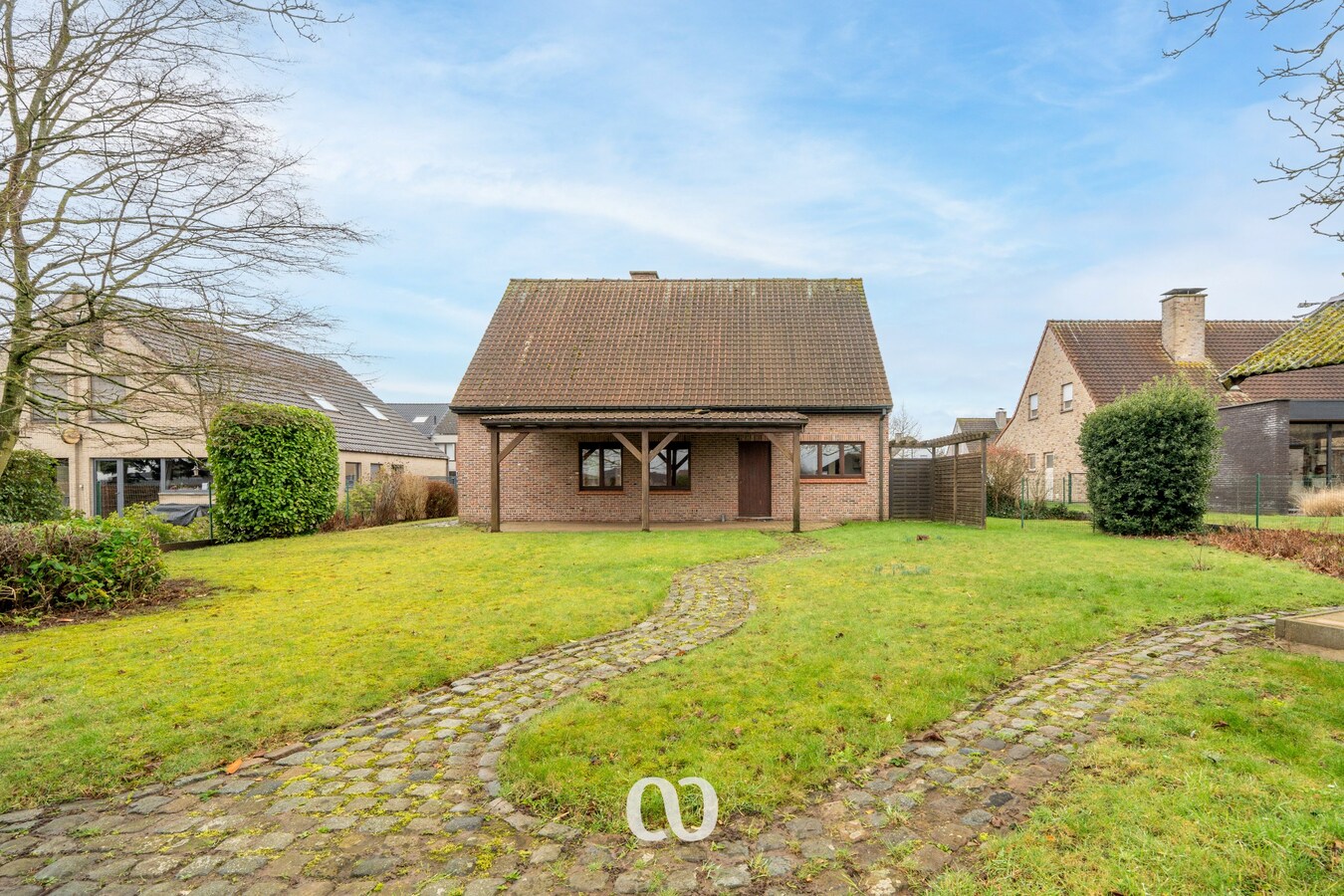 Karaktervolle en ruime woning met 3 slaapkamers en garage nabij het centrum van Oudenaarde 