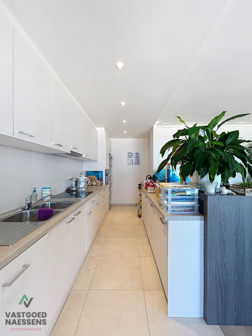 Magnifique appartement de 2 chambres avec vue sur la mer et terrasse. 