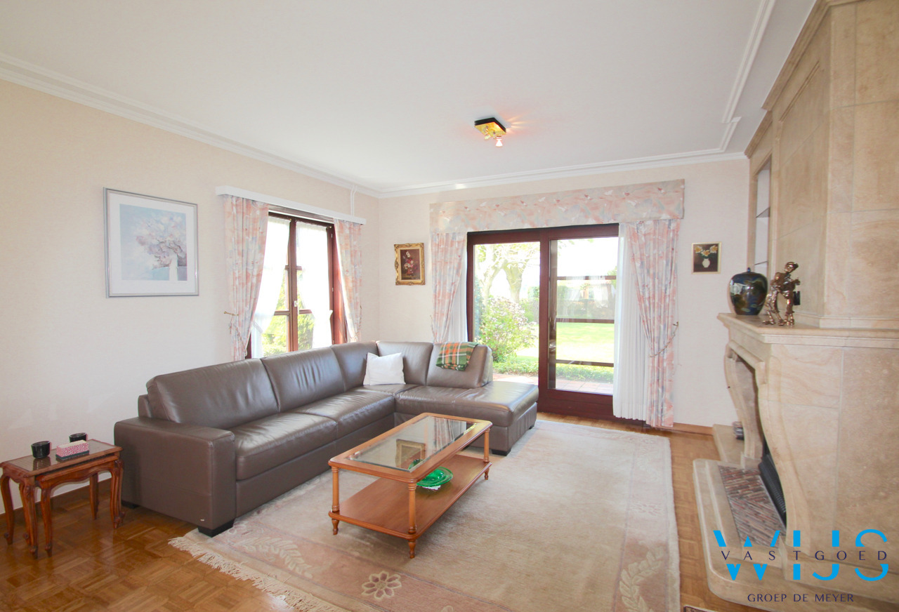 Prachtige instapklare en ruime woning op 1547m²  te OOSTEEKLO 